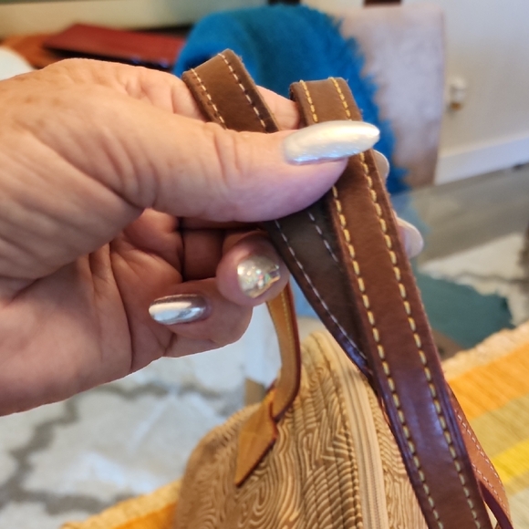 Dooney & Bourke Brown Shoulder Bag with Timeless Design - Picture 6 of 13